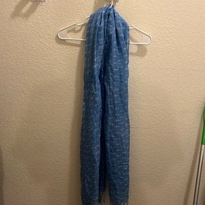 Light blue scarf with a key pattern